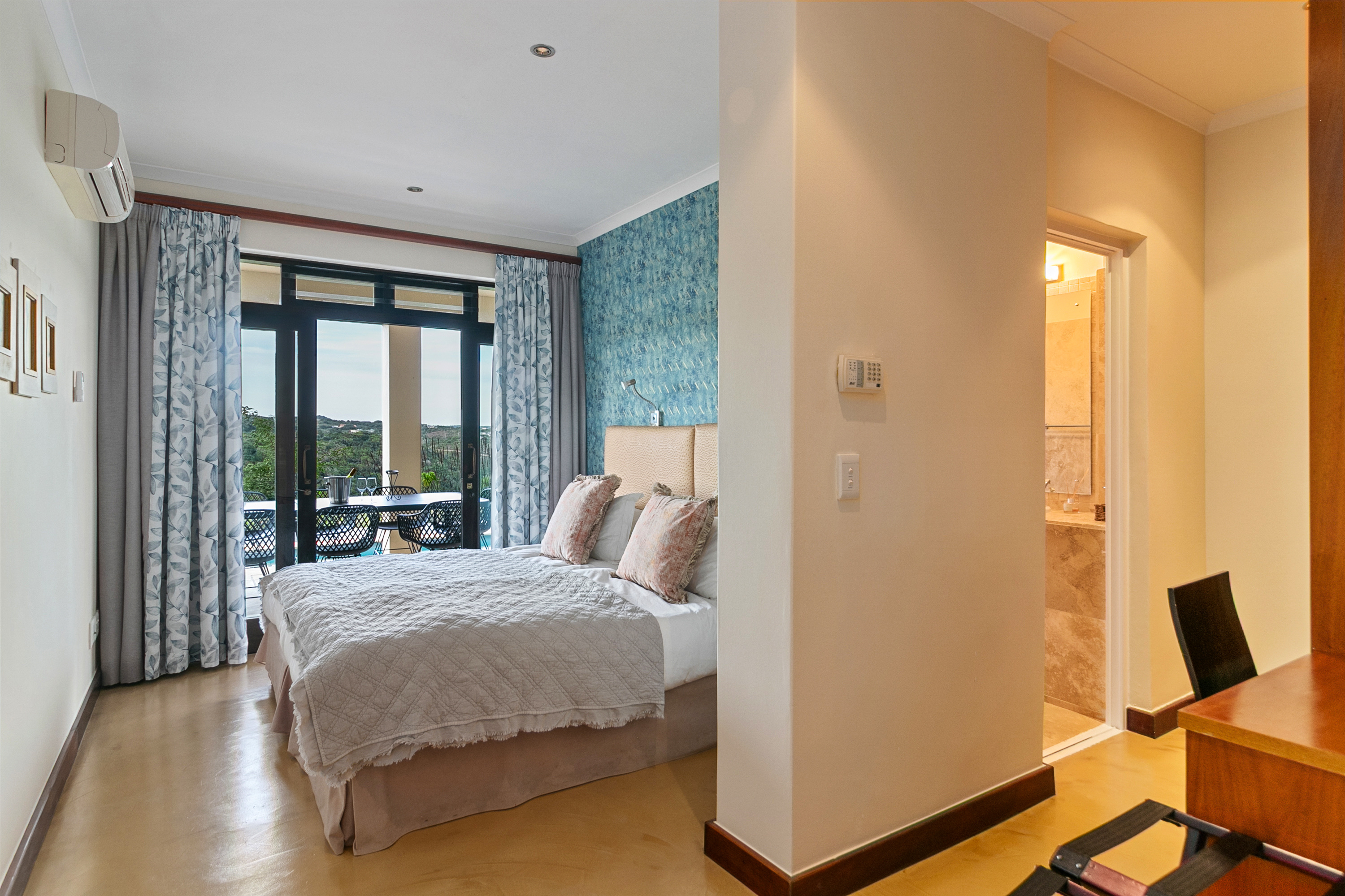 Bedroom or bathroom view of Villa On The 18th 2