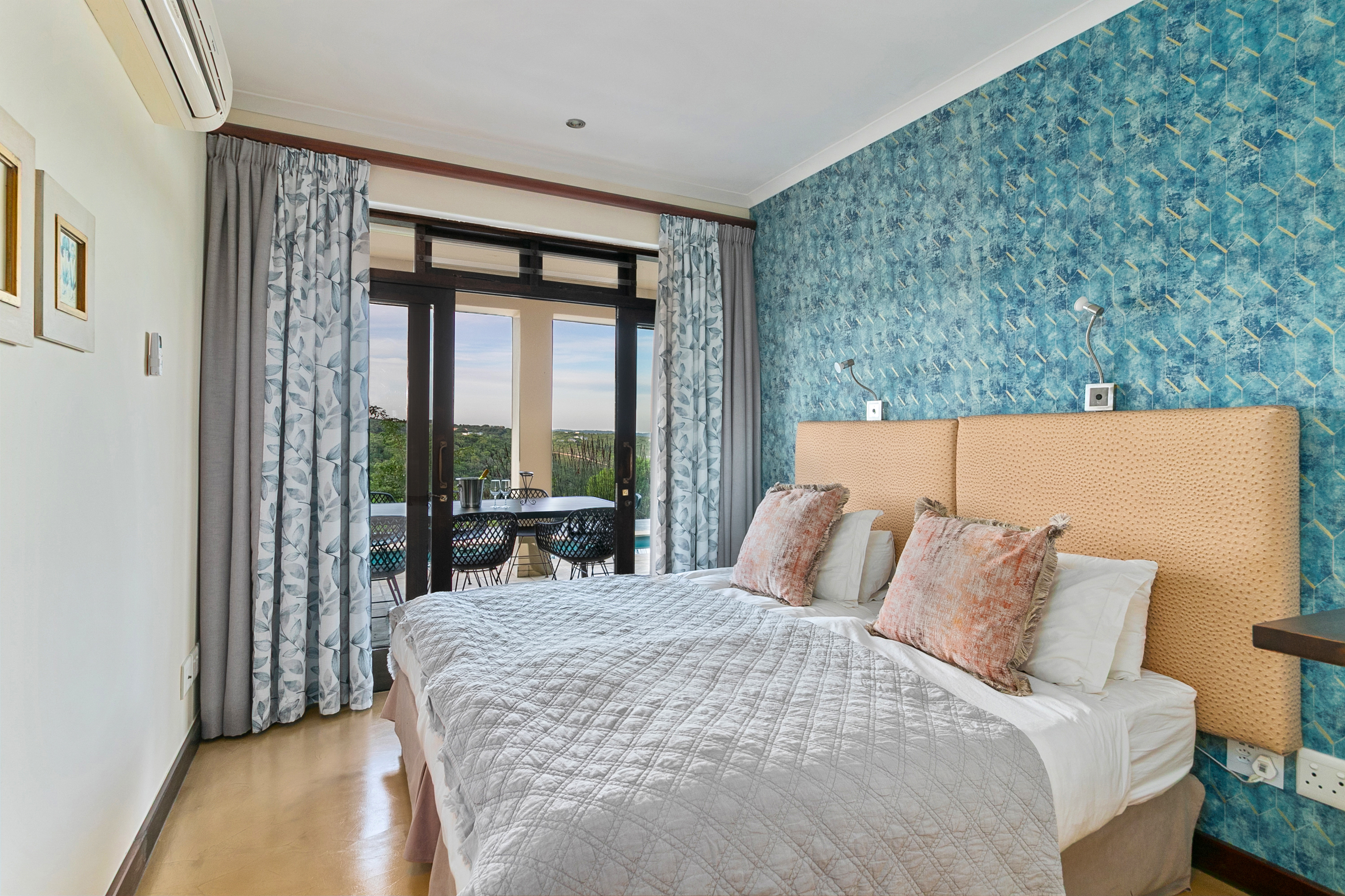 Bedroom or bathroom view of Villa On The 18th 3