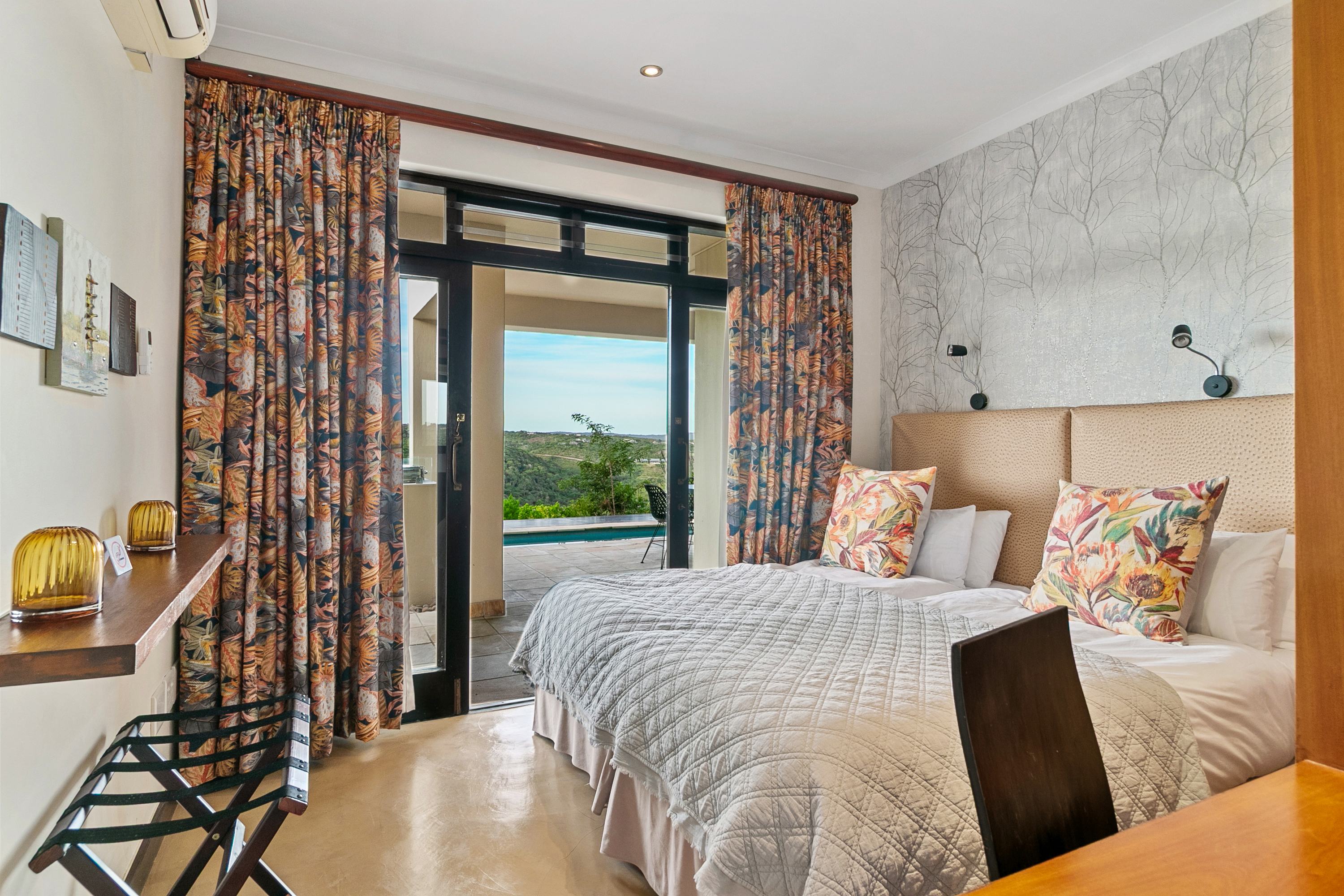 Bedroom or bathroom view of Villa On The 18th 4