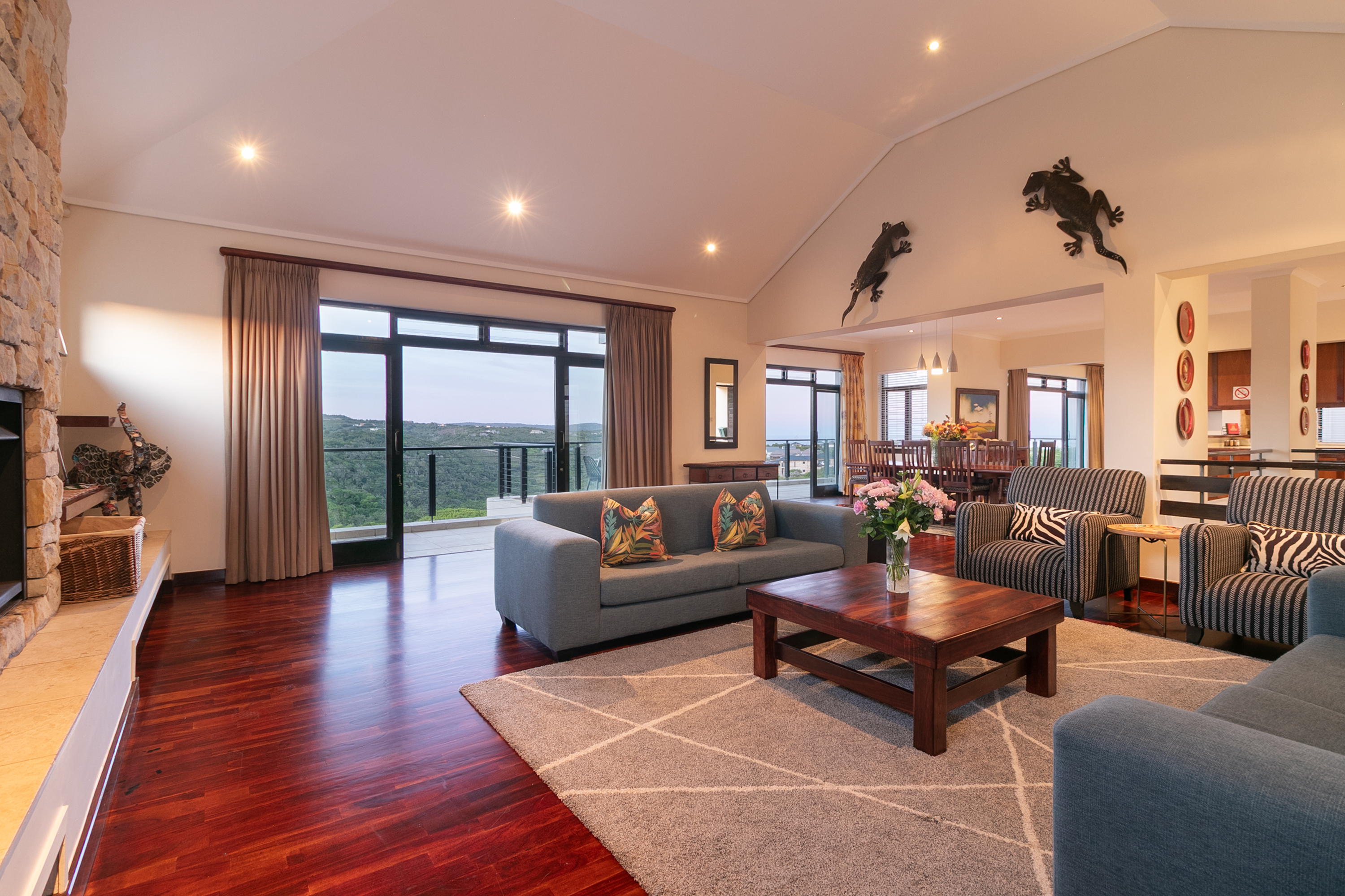 Interior view of Villa On The 18th 4